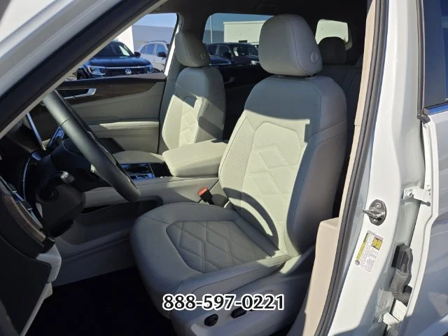 Certified Used 2024 Pure White Volkswagen 2.0T SE W/TECHNOLOGY image 9