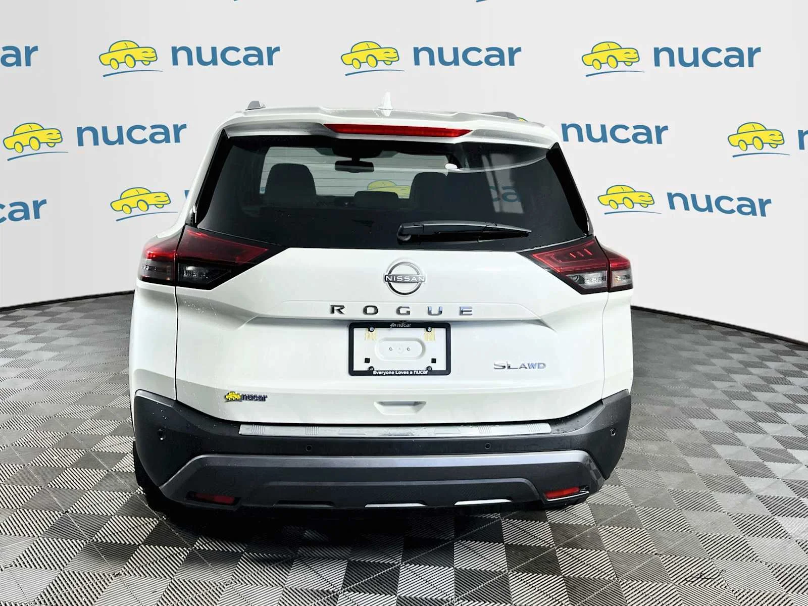 Used 2023 Pearl White Tricoat Nissan SL image 6