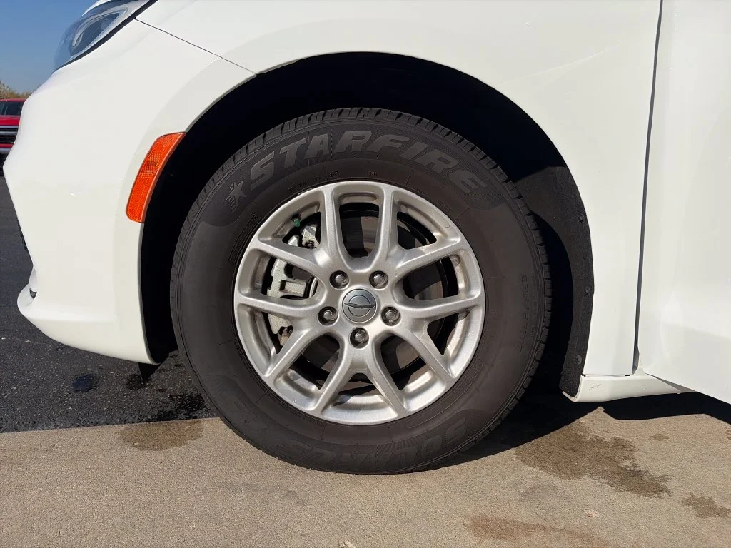 2024 Chrysler Pacifica Touring L - Photo 34
