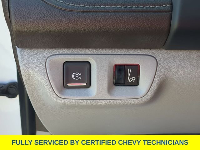 Used 2023 White GMC SLE image 28