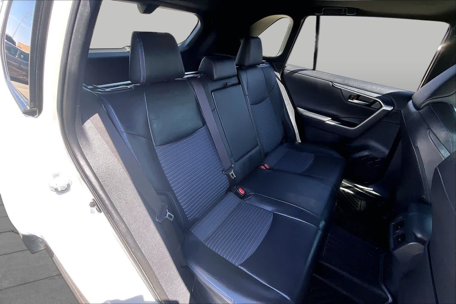 Used 2019 Blizzard Pearl w/Black Roof Toyota Hybrid XSE image 20