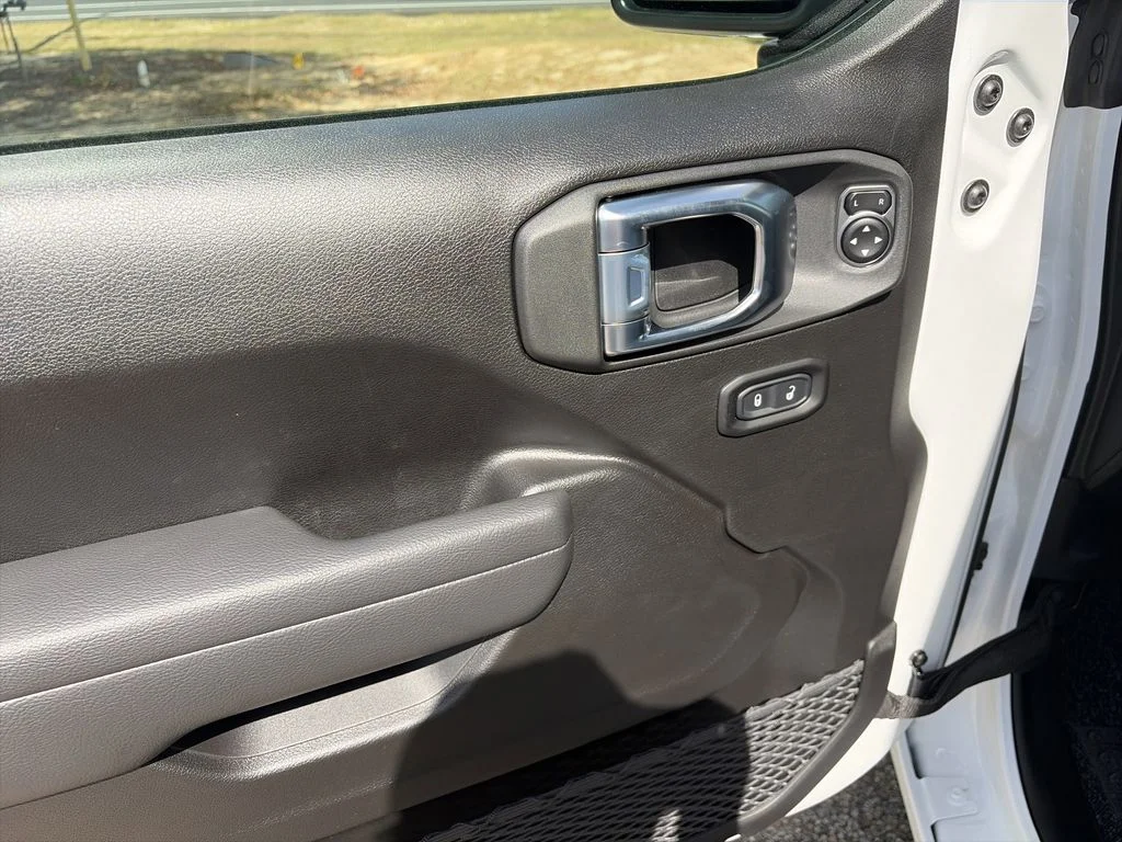 New 2026 Bright White Clear-Coat Exterior Paint Jeep 85th Anniversary Edition image 17