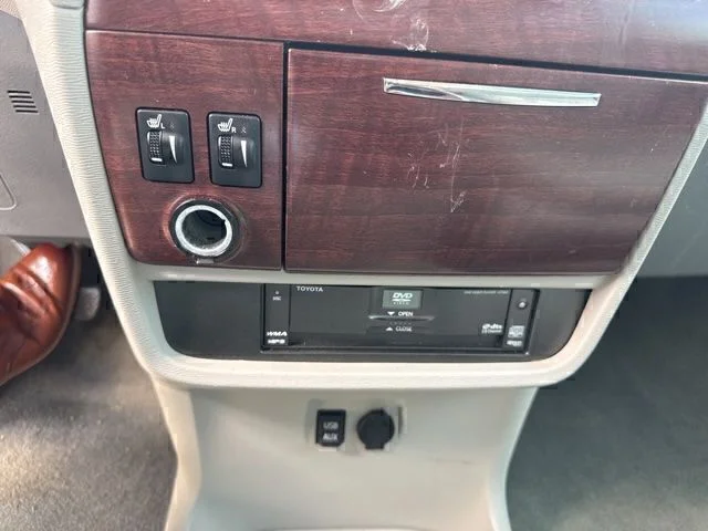 Used 2013 Silver Toyota XLE image 11