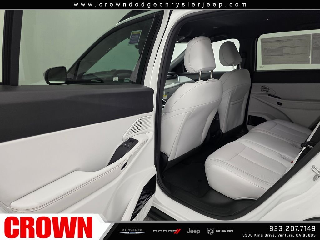 New 2026 Bright White Clear-Coat Exterior Paint Jeep Limited image 9