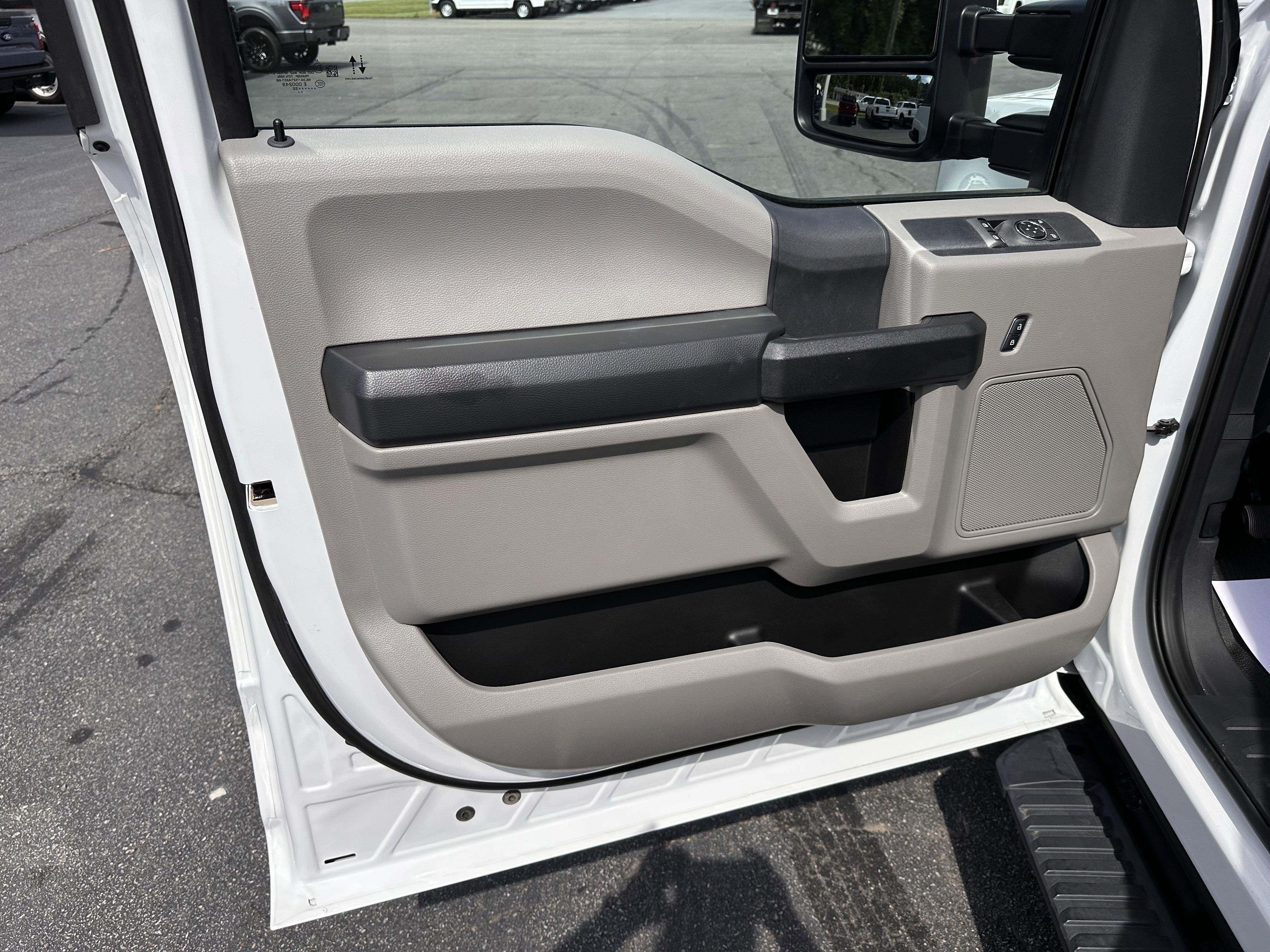 Used 2022 Oxford White Ford XL 9ft Utility Body W/TommyLift image 8