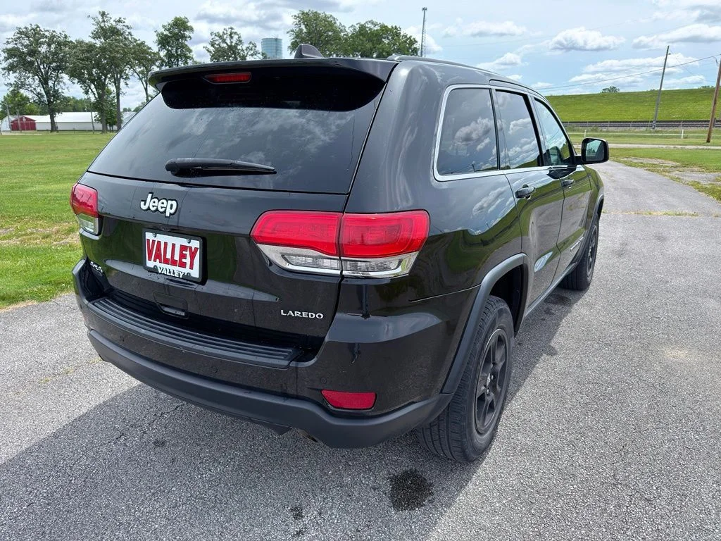 Used 2017 Black Jeep Laredo image 10