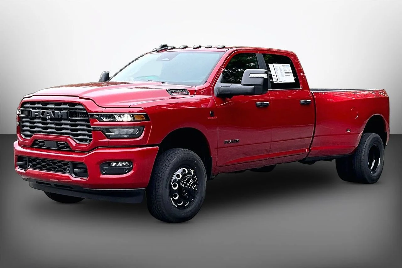 New 2026 Molten Red Pearl-Coat Exterior Paint RAM Big Horn image 4