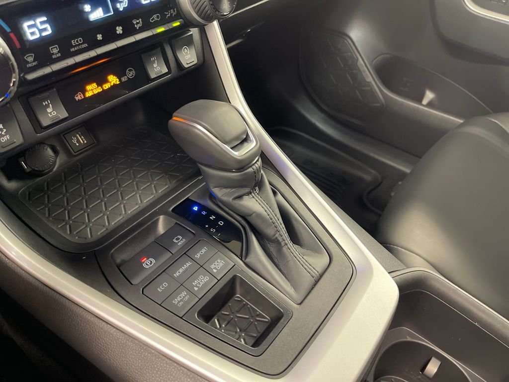 Used 2024 Silver Toyota XLE Premium image 23