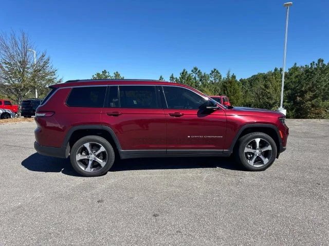 Used 2023 Red Jeep Limited image 3