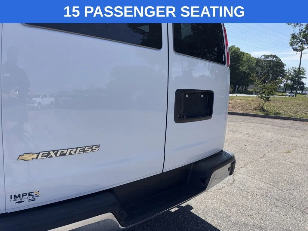 Used 2025 Summit White Chevrolet 1LT image 26