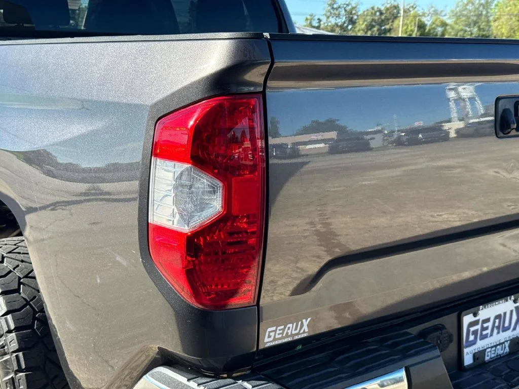 Used 2015 Gray Toyota SR5 image 13