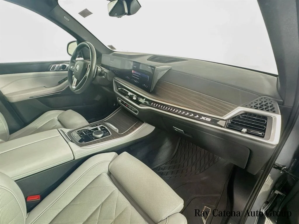 Used 2024 Gray BMW xDrive40i image 30