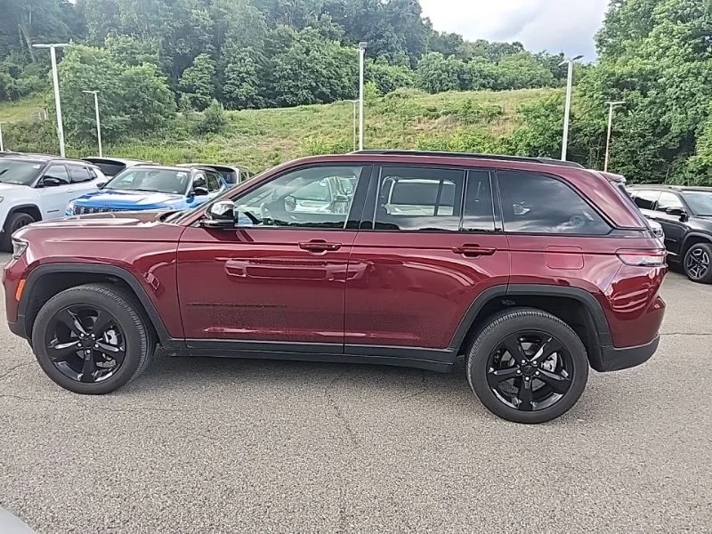 Used 2025 Red Jeep Altitude X image 4