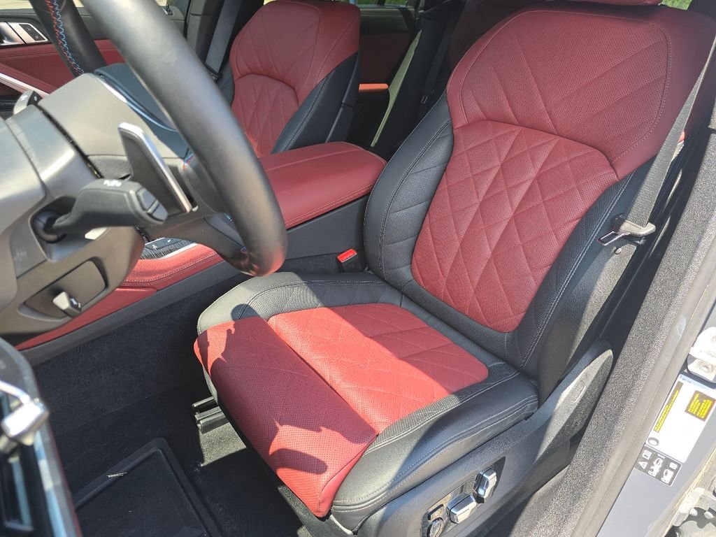 Used 2025 Gray Metallic BMW M60i image 23
