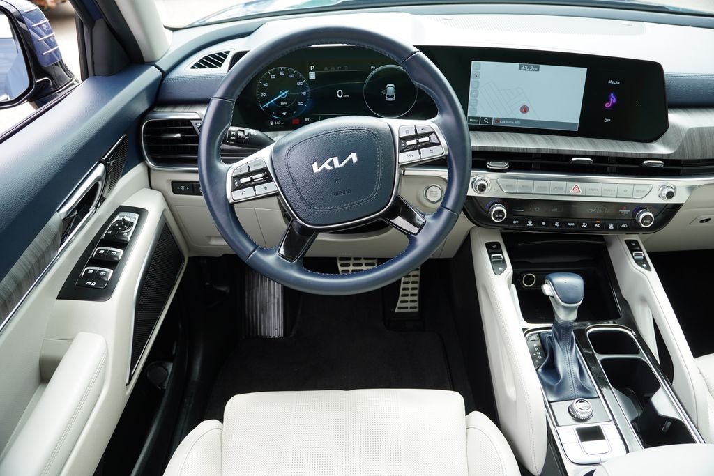 Used 2024 Midnight Lake Blue Kia SX image 21