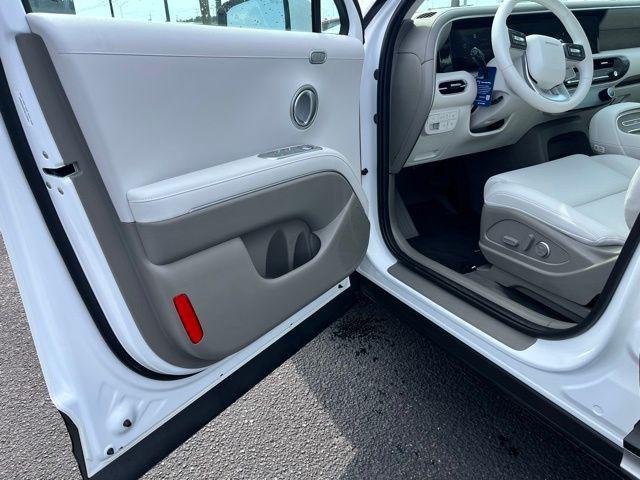 New 2026 White Hyundai SEL Premium FWD image 8