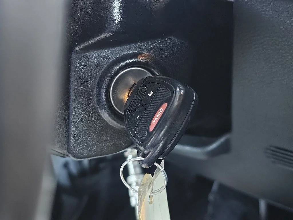 Used 2015 Silver Jeep Unlimited Rubicon image 30