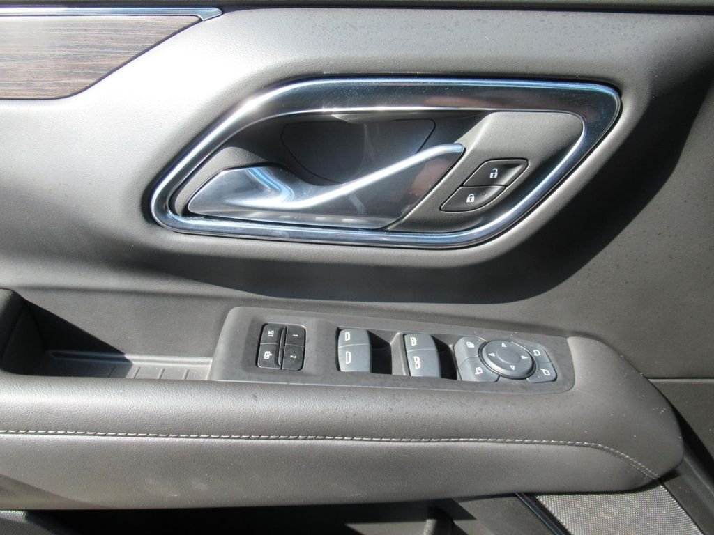 Used 2024 Gray Chevrolet Z71 image 21