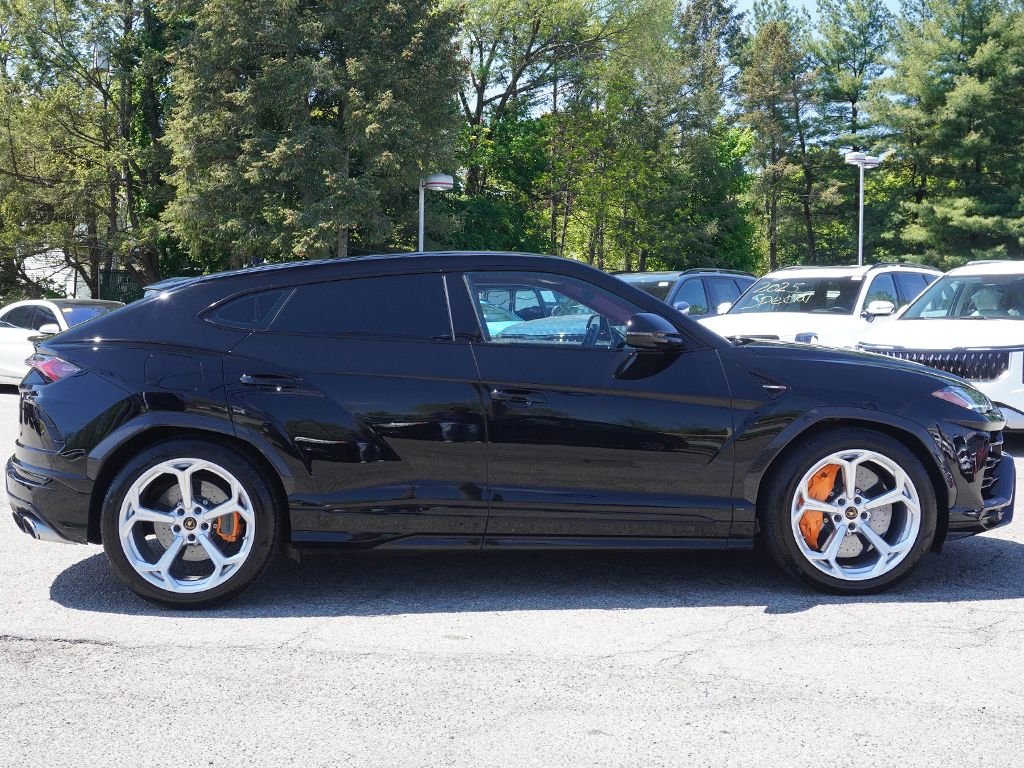 Used 2022 Black Lamborghini Base image 22