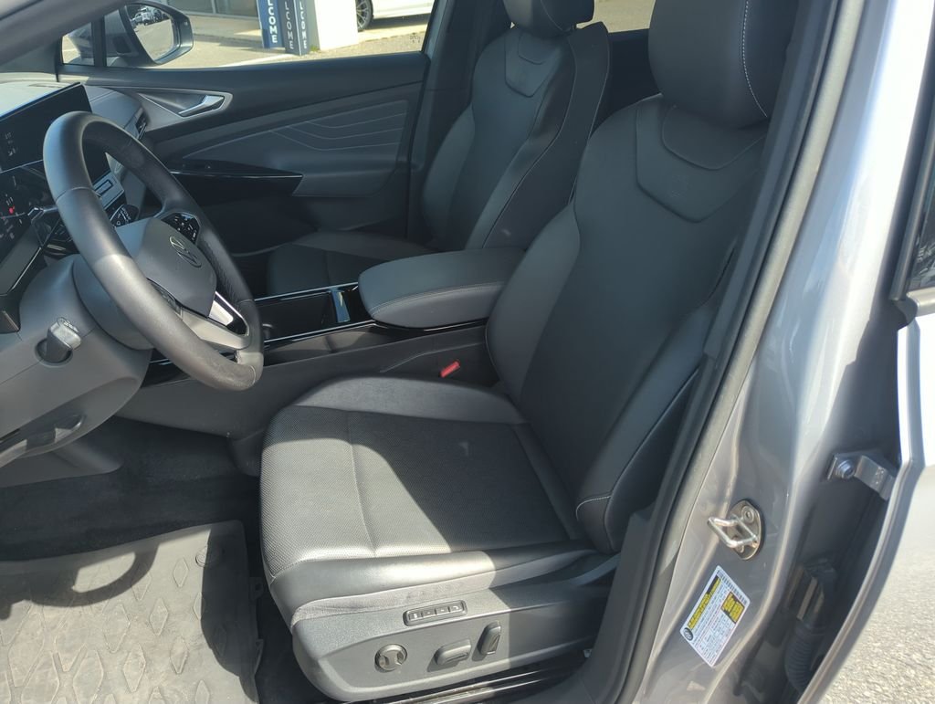 Used 2023 Silver Volkswagen Pro S image 12