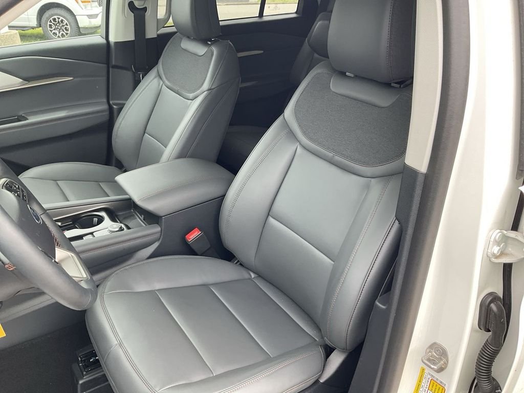 New 2026 Star White Metallic Tri-Coat Ford Active image 11