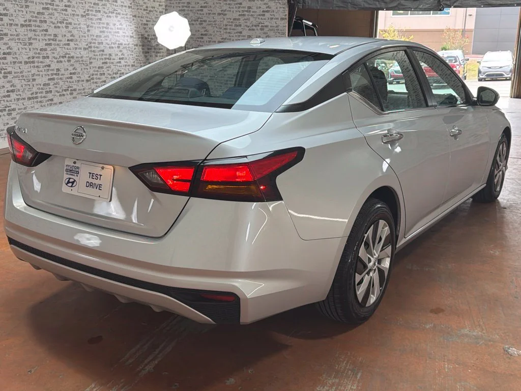 Used 2020 Brilliant Silver Metallic Nissan 2.5 S image 7