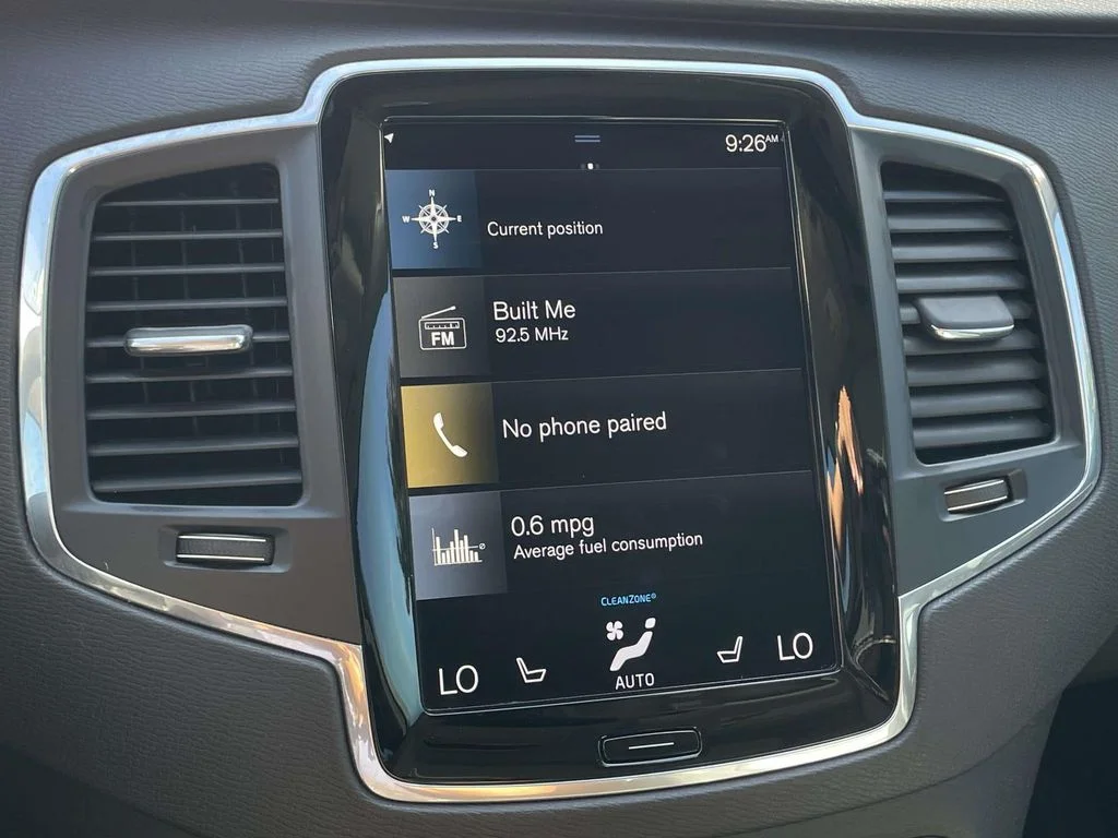 Used 2020 Bright Silver Metallic Volvo Momentum image 16
