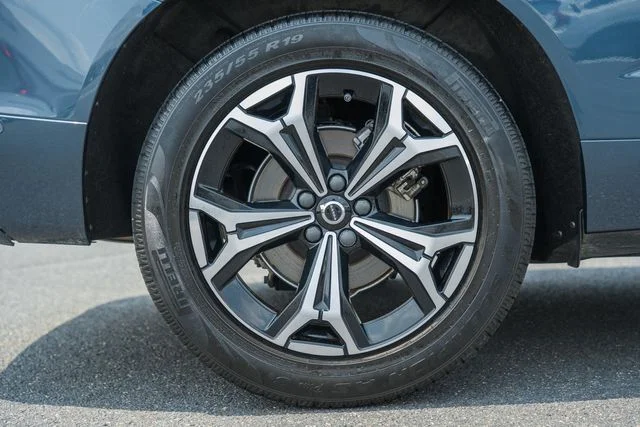 Used 2022 Denim Blue Volvo Momentum image 20