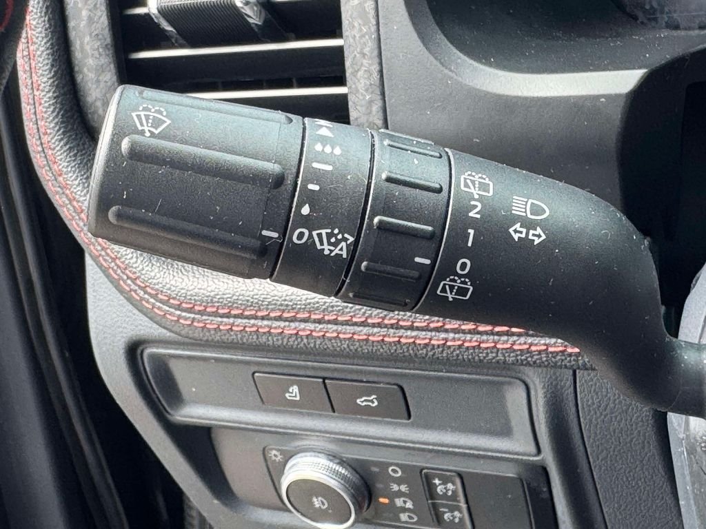 Used 2022  Ford Limited image 24