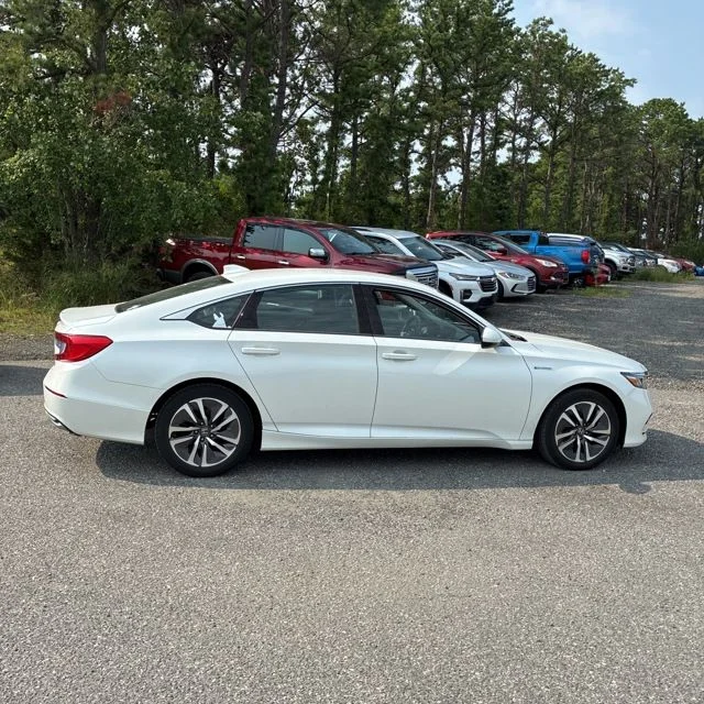 Used 2018 White Orchid Pearl Honda Base image 3