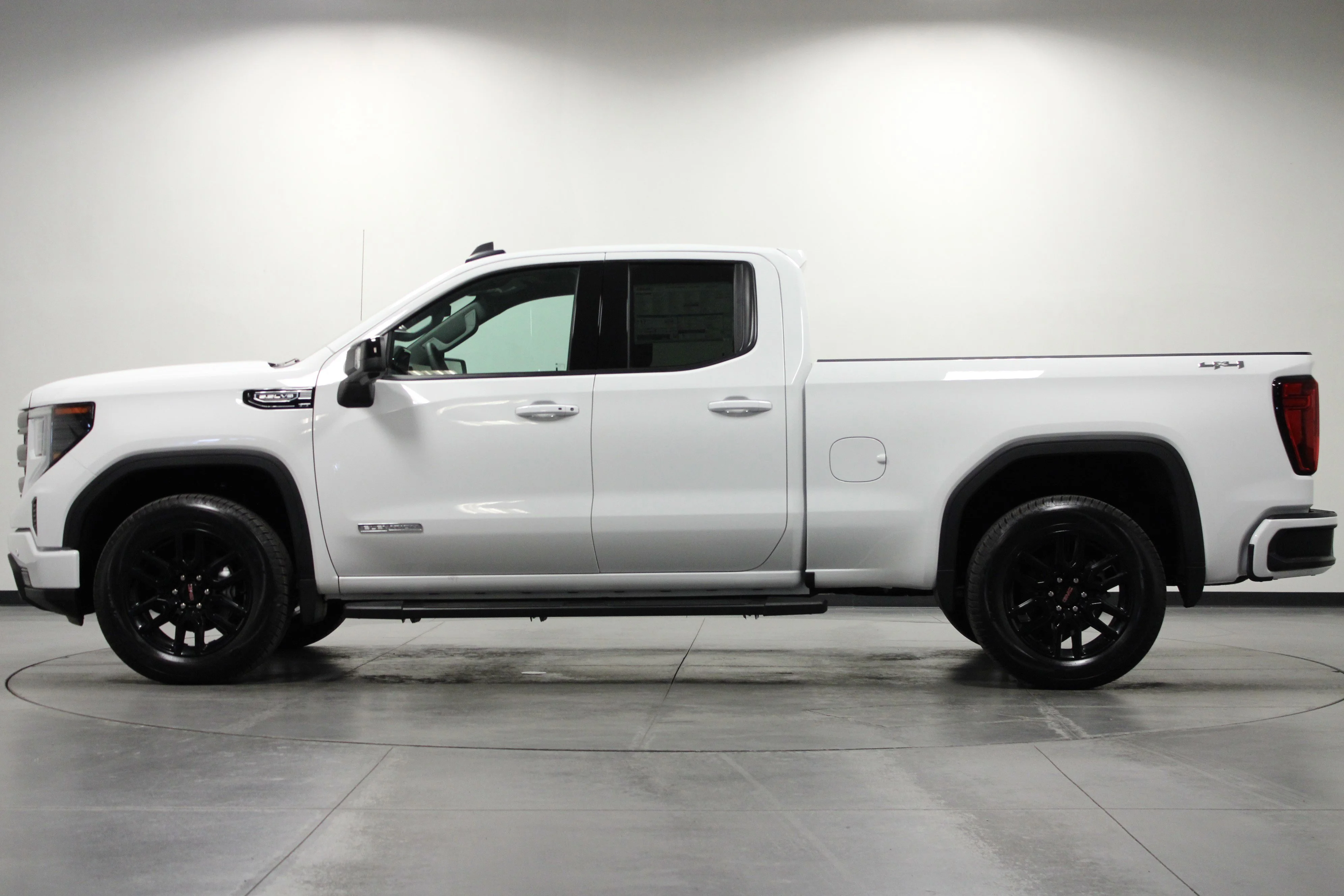 New 2025 Summit White GMC Elevation image 7