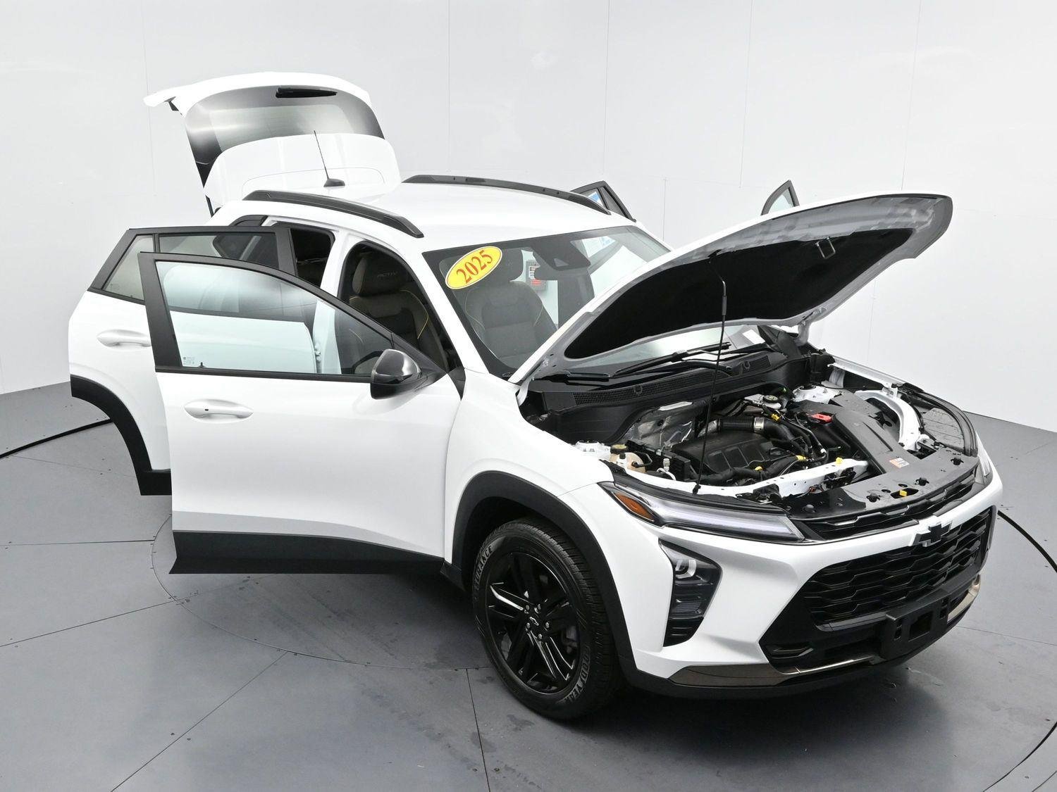 Used 2025 Summit White Chevrolet ACTIV image 41