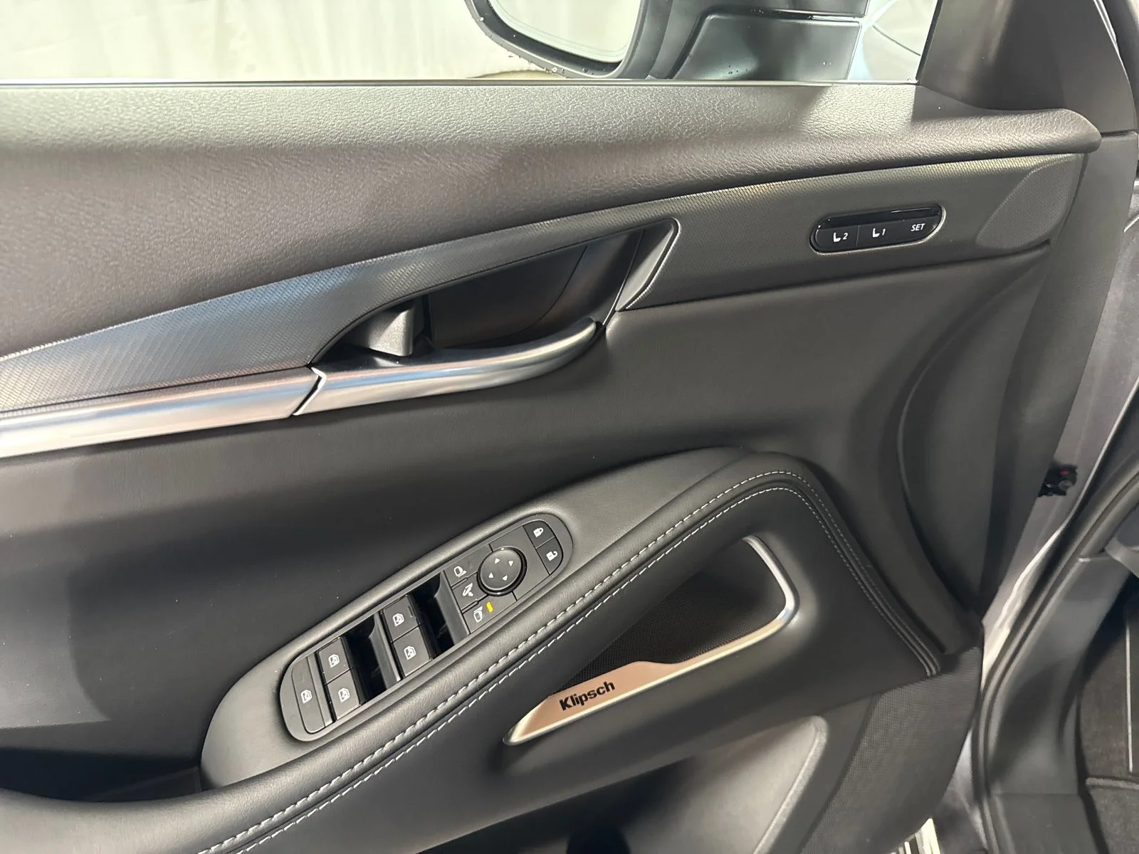 New 2027 GRAPHITE SHADOW INFINITI Luxe AWD image 12