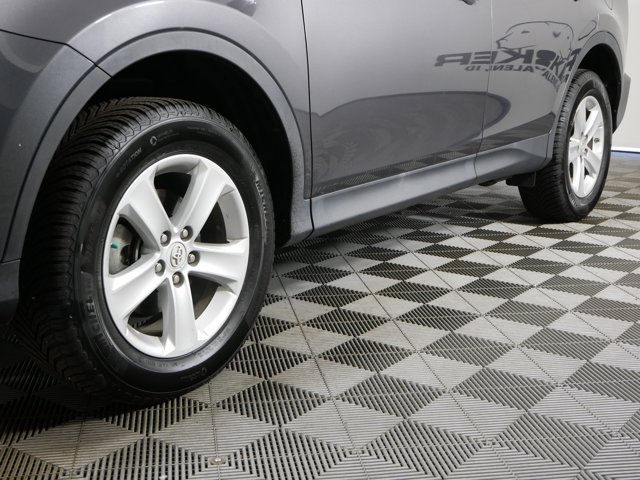 Used 2014 Magnetic Gray Metallic Toyota XLE image 2