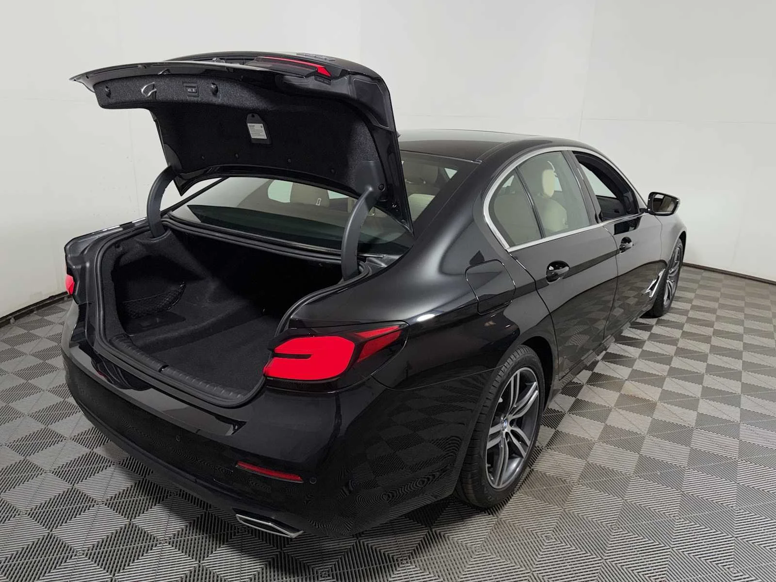 2023 BMW 5 Series 530i - Photo 23