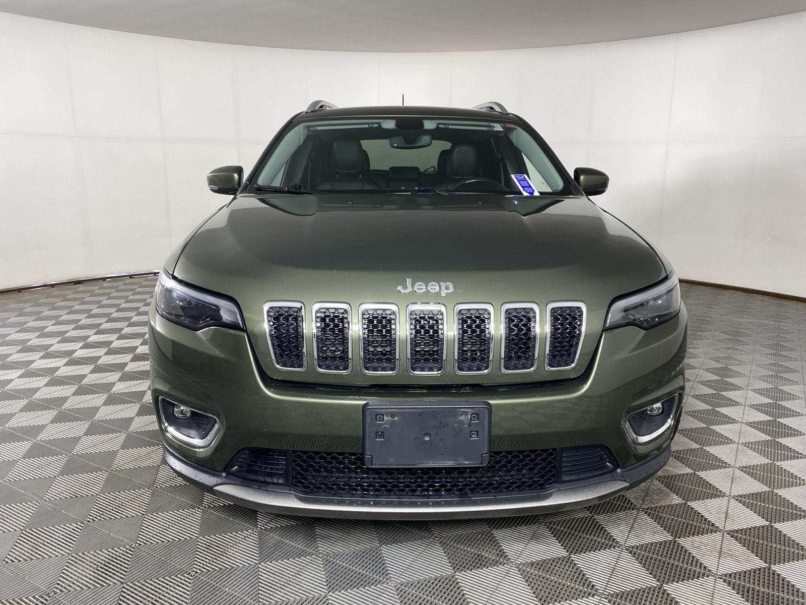 Used 2019 Olive Green Pearlcoat Jeep Limited image 2
