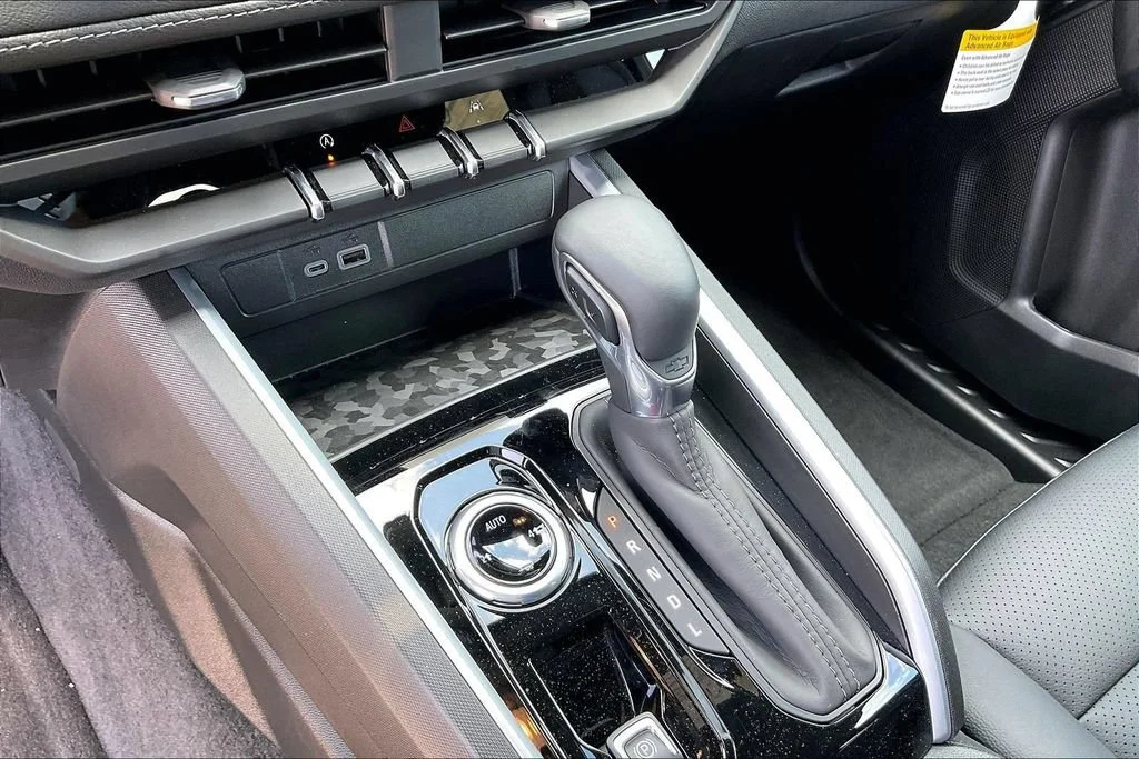 2025 Chevrolet Colorado LT - Photo 18