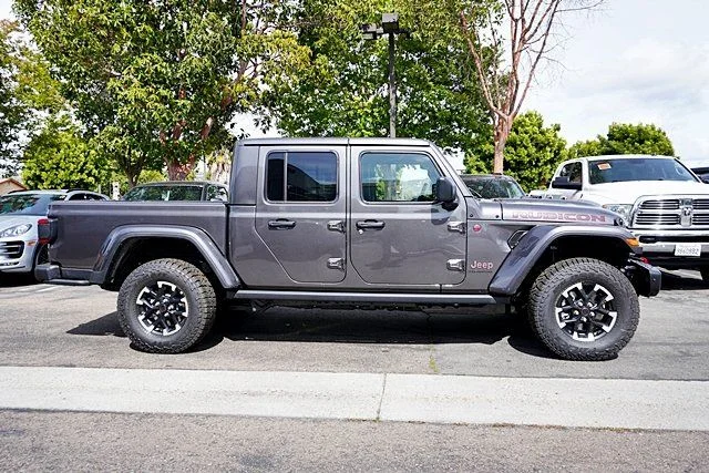 New 2026 Granite Crystal Metallic Clear-Coat Exterior Paint Jeep Rubicon image 7