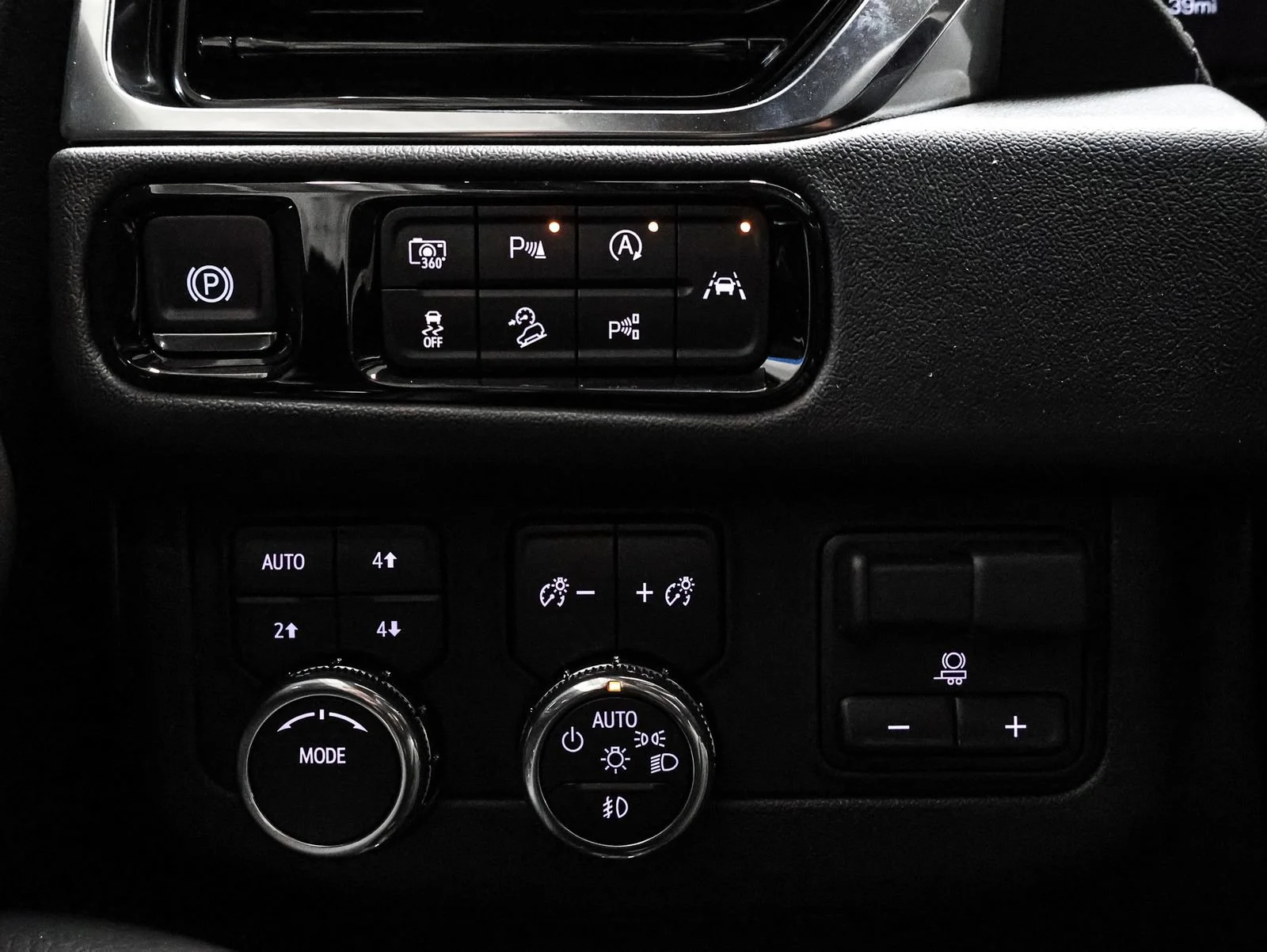 2026 GMC Yukon XL Denali - Photo 31