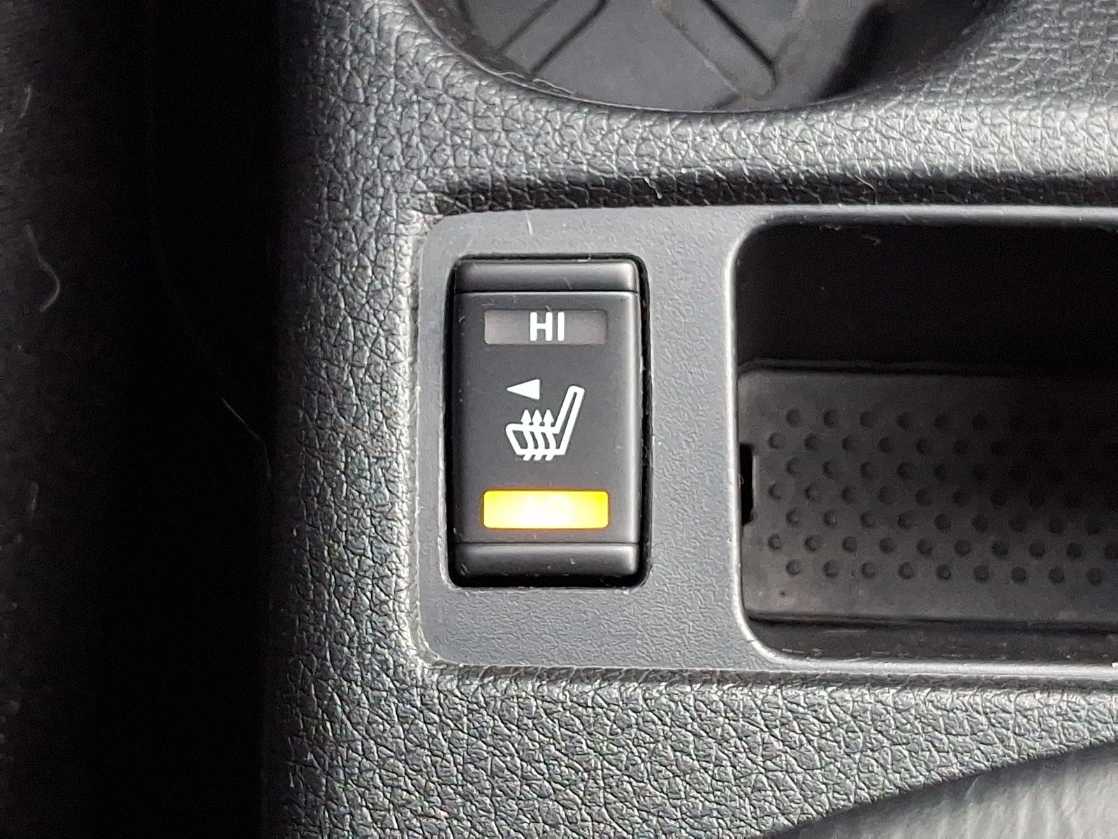 Used 2014 Gun Metallic Nissan SL image 25