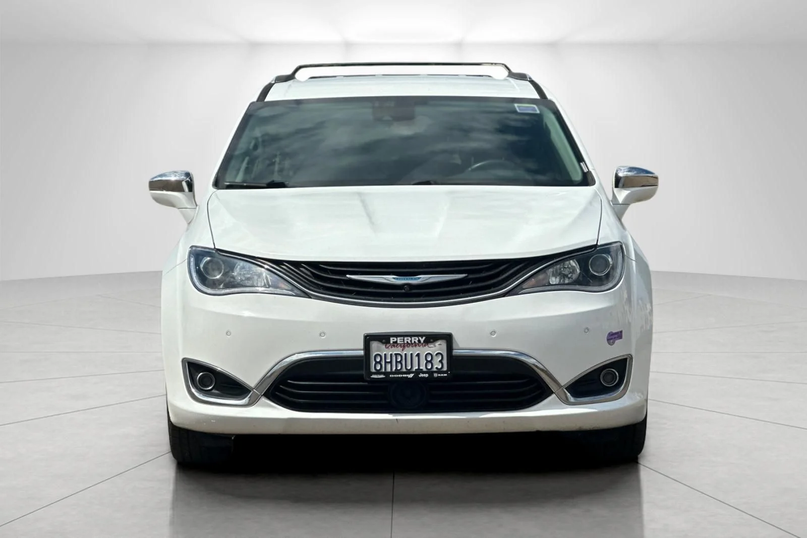 Used 2018 White Chrysler Limited image 8