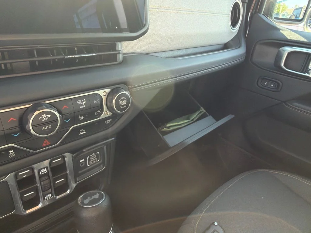 Used 2025 Black Jeep Sahara 4xe image 27