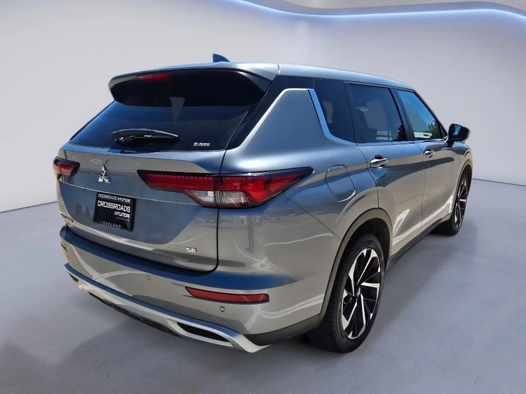 Used 2024 Gray Mitsubishi SE image 6