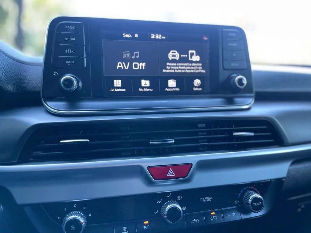 Used 2020 Dark Moss Kia S image 21