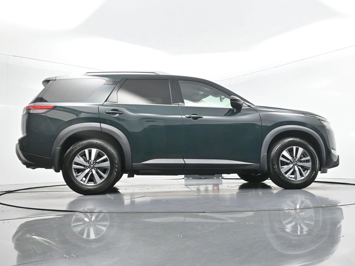 Used 2022 Green Nissan SL image 58