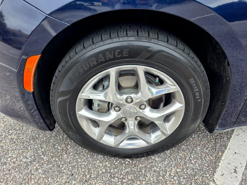 Used 2017 Blue Chrysler Limited image 30