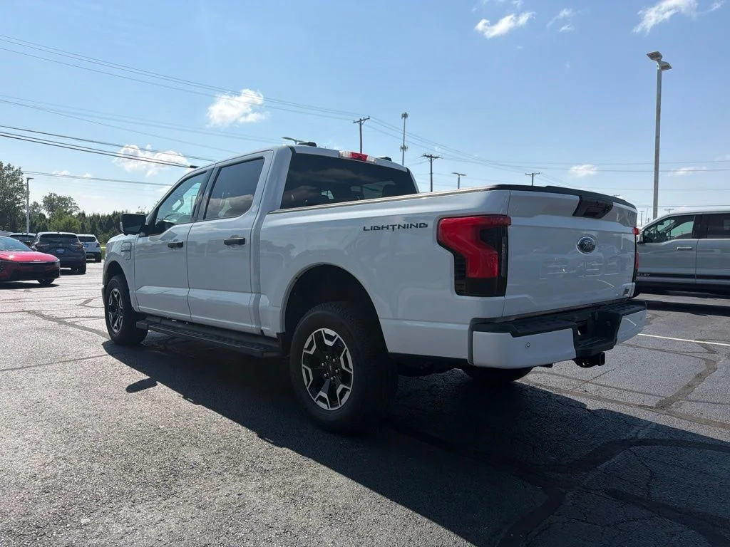 Used 2023 White Ford XLT image 6