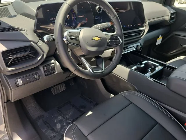New 2026 Slate Gray Metallic Chevrolet LT - Standard Range image 19