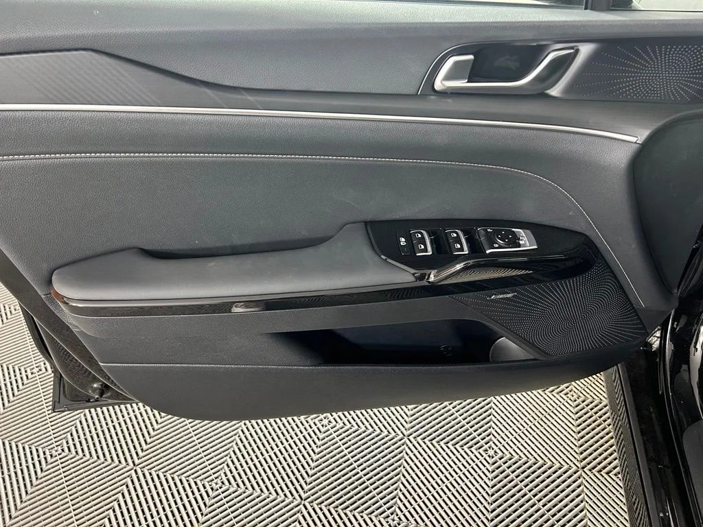 New 2026 Aurora Black Pearl Kia GT-Line AWD image 9