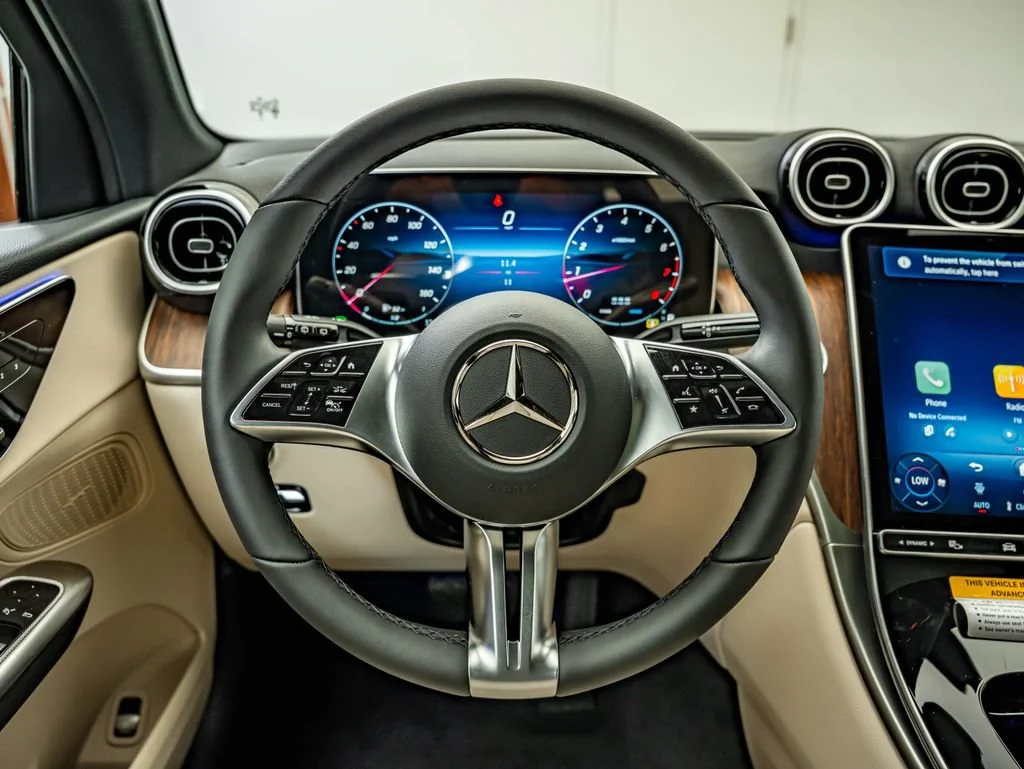 New 2027 Polar White Mercedes-Benz GLC 300 image 23